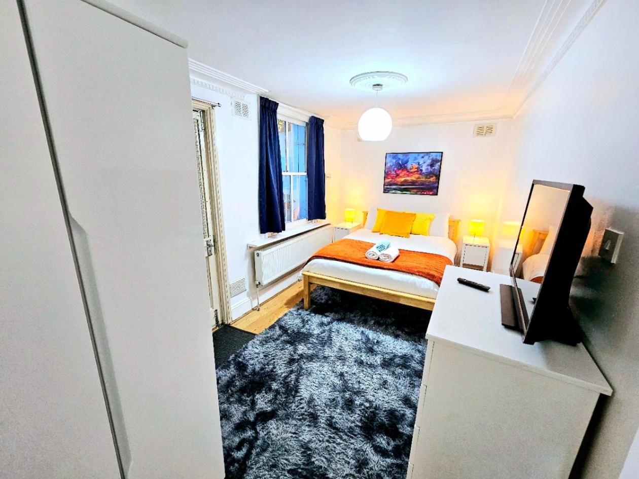 Spacious & Cosy 2 Bedroom Home Plus 2 Sofa-Beds With Private Entrance And Back Patio, 3 Min Walk To Earl'S Court Station Londres Exterior foto