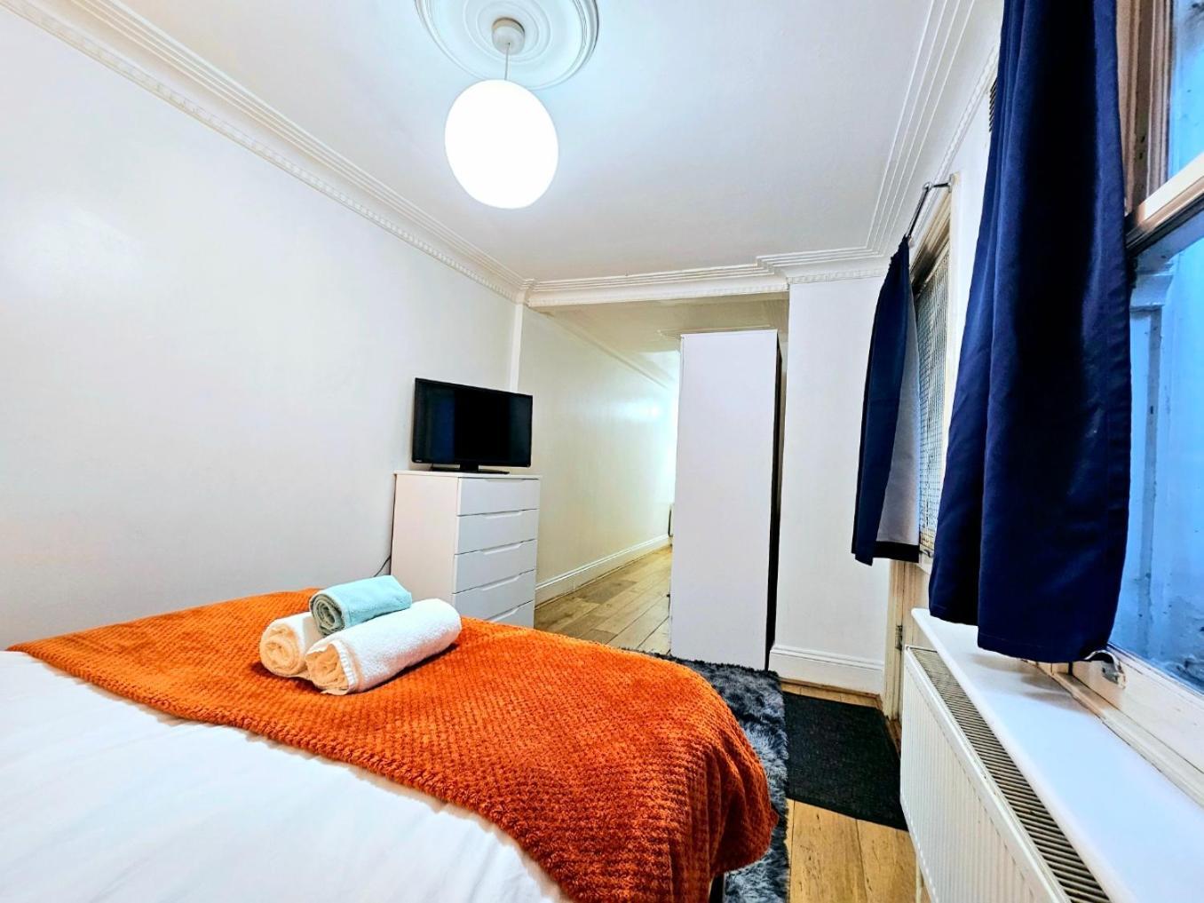 Spacious & Cosy 2 Bedroom Home Plus 2 Sofa-Beds With Private Entrance And Back Patio, 3 Min Walk To Earl'S Court Station Londres Exterior foto