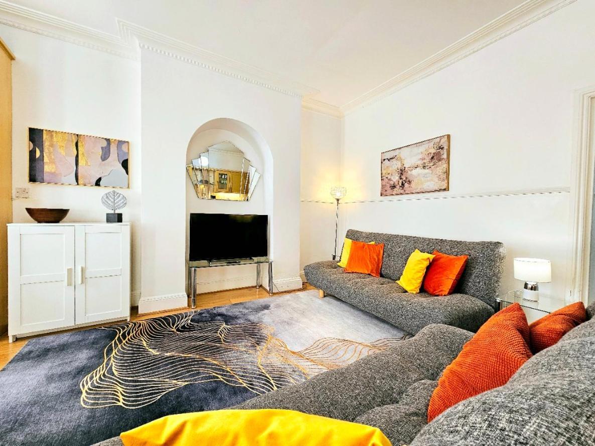 Spacious & Cosy 2 Bedroom Home Plus 2 Sofa-Beds With Private Entrance And Back Patio, 3 Min Walk To Earl'S Court Station Londres Exterior foto
