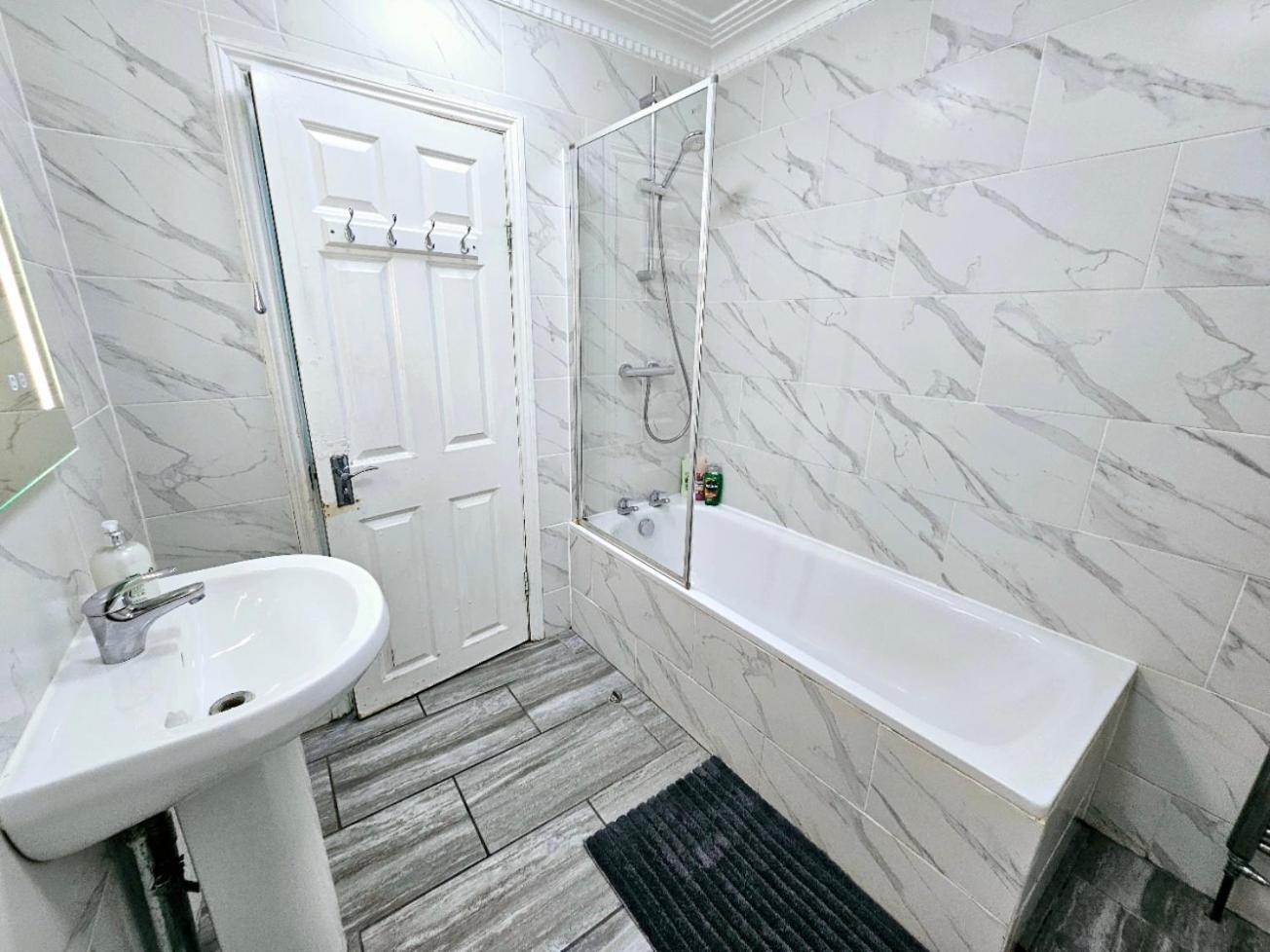 Spacious & Cosy 2 Bedroom Home Plus 2 Sofa-Beds With Private Entrance And Back Patio, 3 Min Walk To Earl'S Court Station Londres Exterior foto