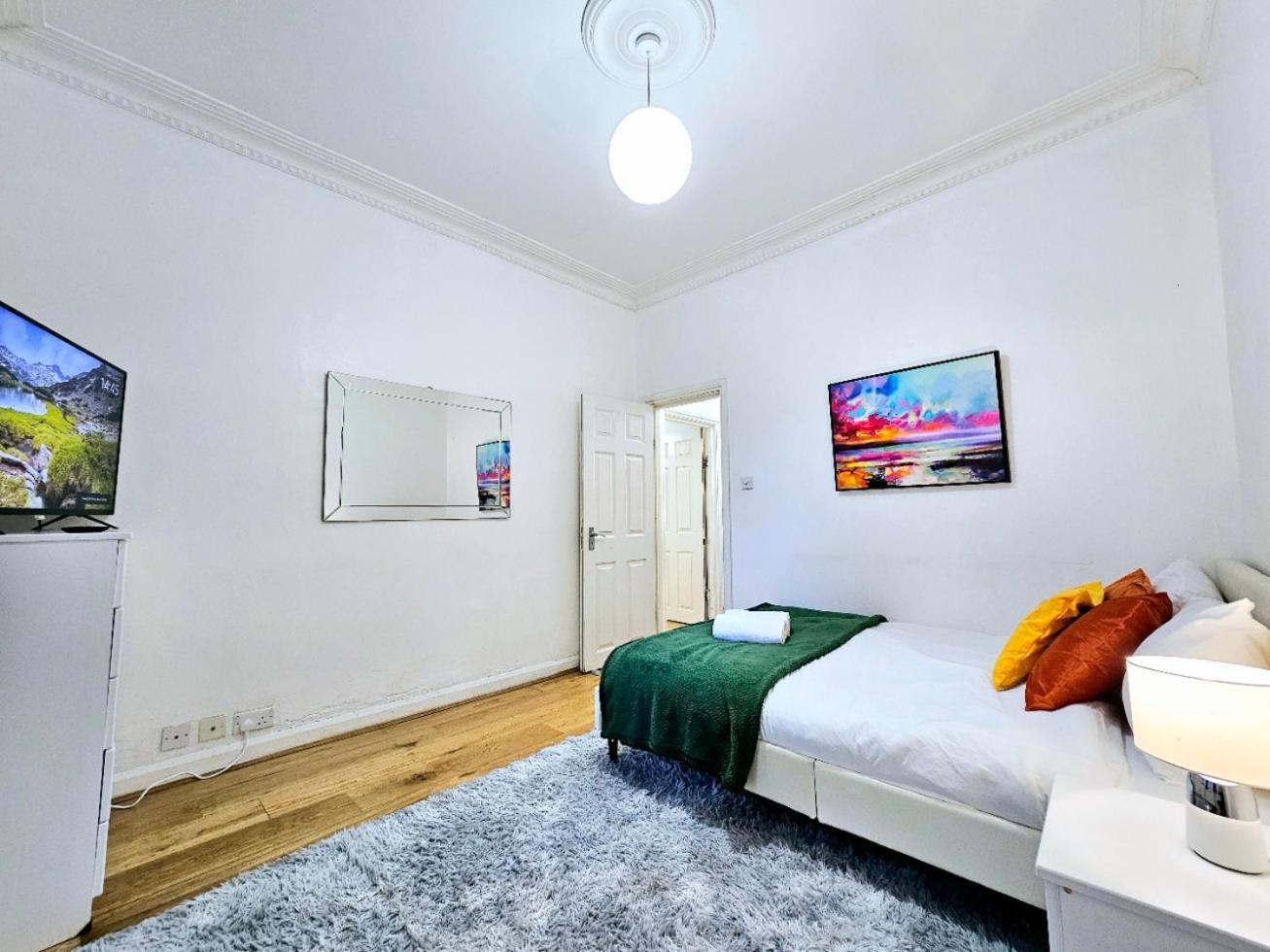 Spacious & Cosy 2 Bedroom Home Plus 2 Sofa-Beds With Private Entrance And Back Patio, 3 Min Walk To Earl'S Court Station Londres Exterior foto
